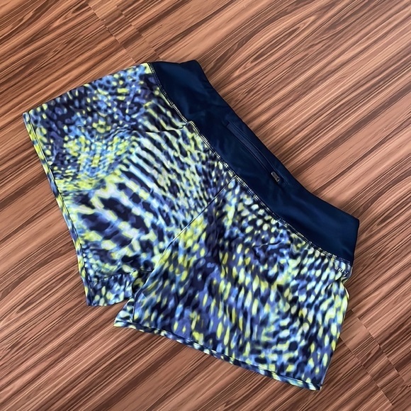 NIKE Dri Fit Running Shorts Size Medium - Picture 5 of 10